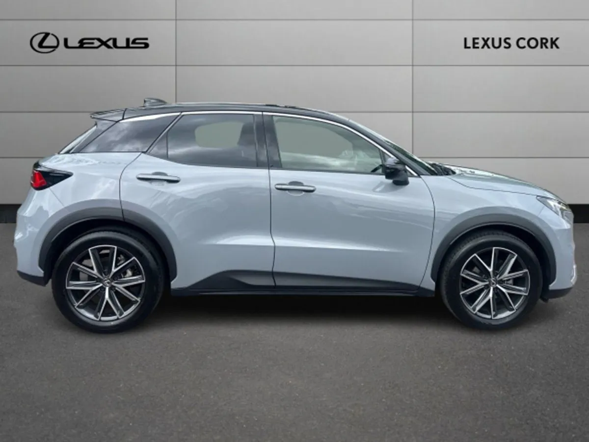 Lexus LBX LBX Emotion - Image 4
