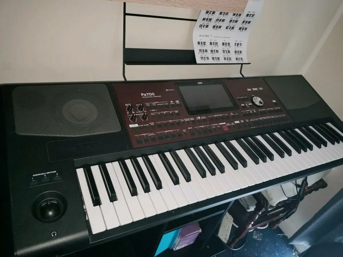 Korg PA700 - Image 1
