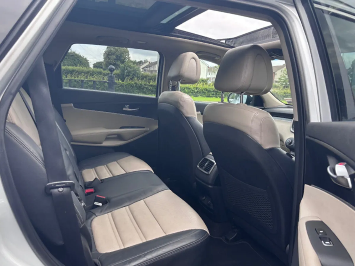 Kia Sorento 2016 PLATINUM AUTOMATIC 7 SEATER - Image 4