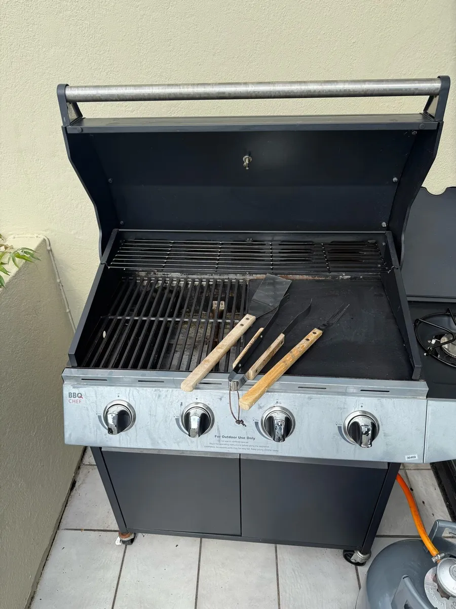 4 burner gas BBQ - Image 2