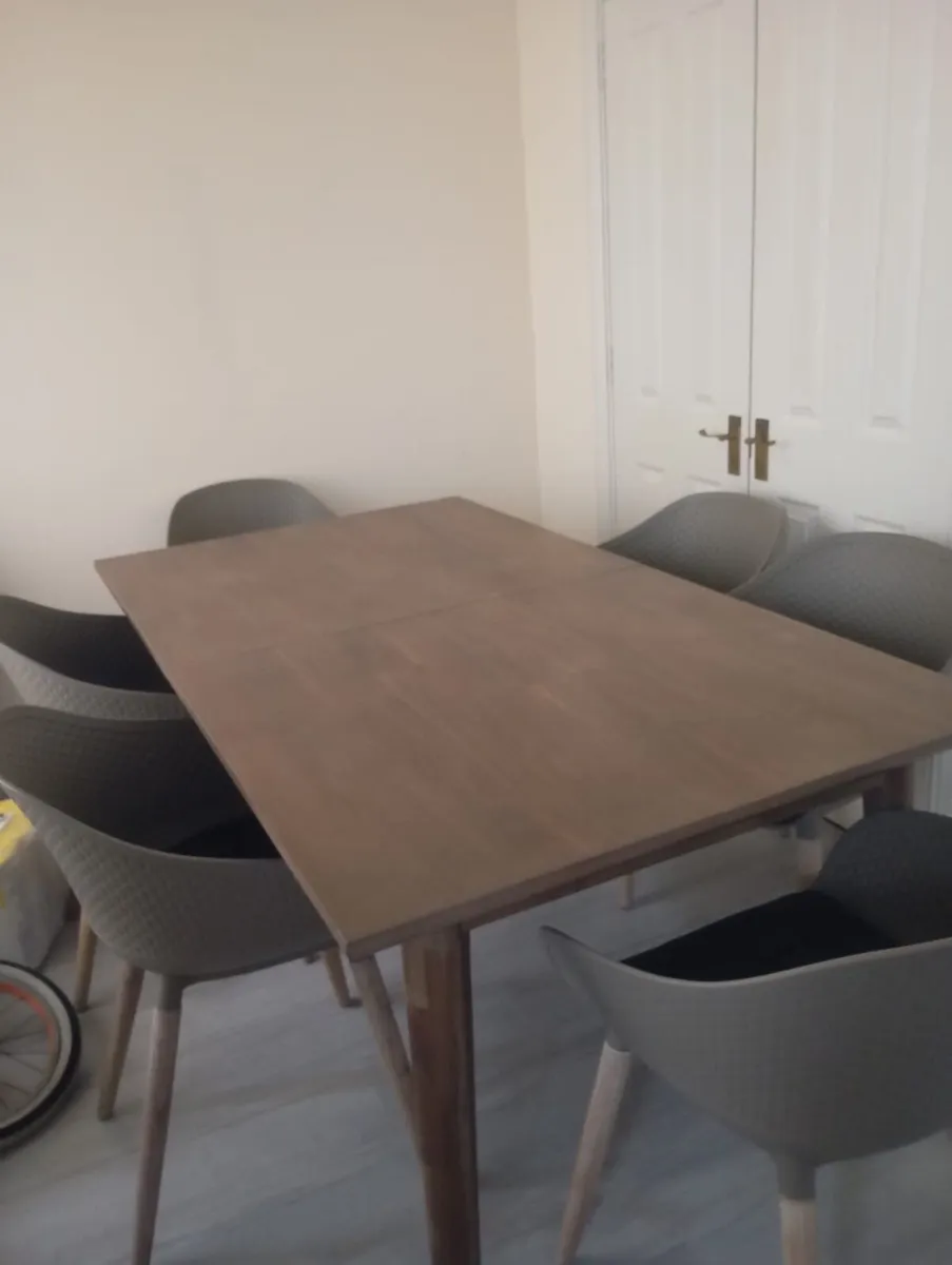 Dinner table from Murphy - Image 3