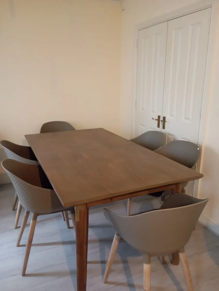 Dinner table from Murphy - Image 4