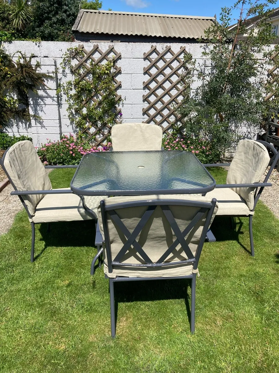 Garden table & chairs - Image 4