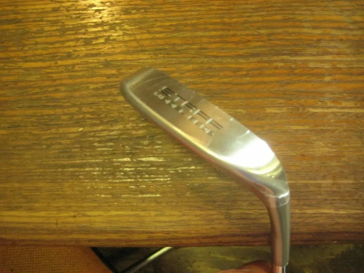 Wilson Staff Model 8802 blade putter 35 - Image 2