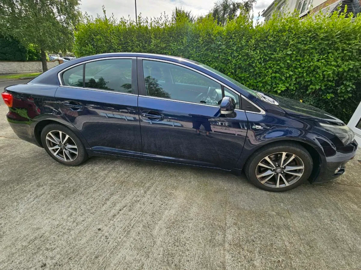 Toyota Avensis 2.2 Diesel Automatic - Image 2