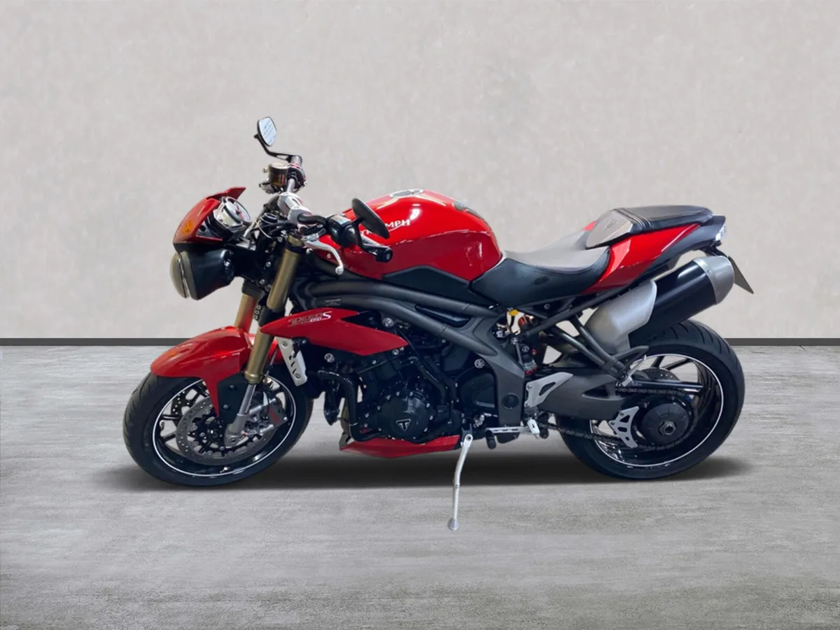 Triumph Speed Triple S 1050 with Extras/Low Miles - Image 2