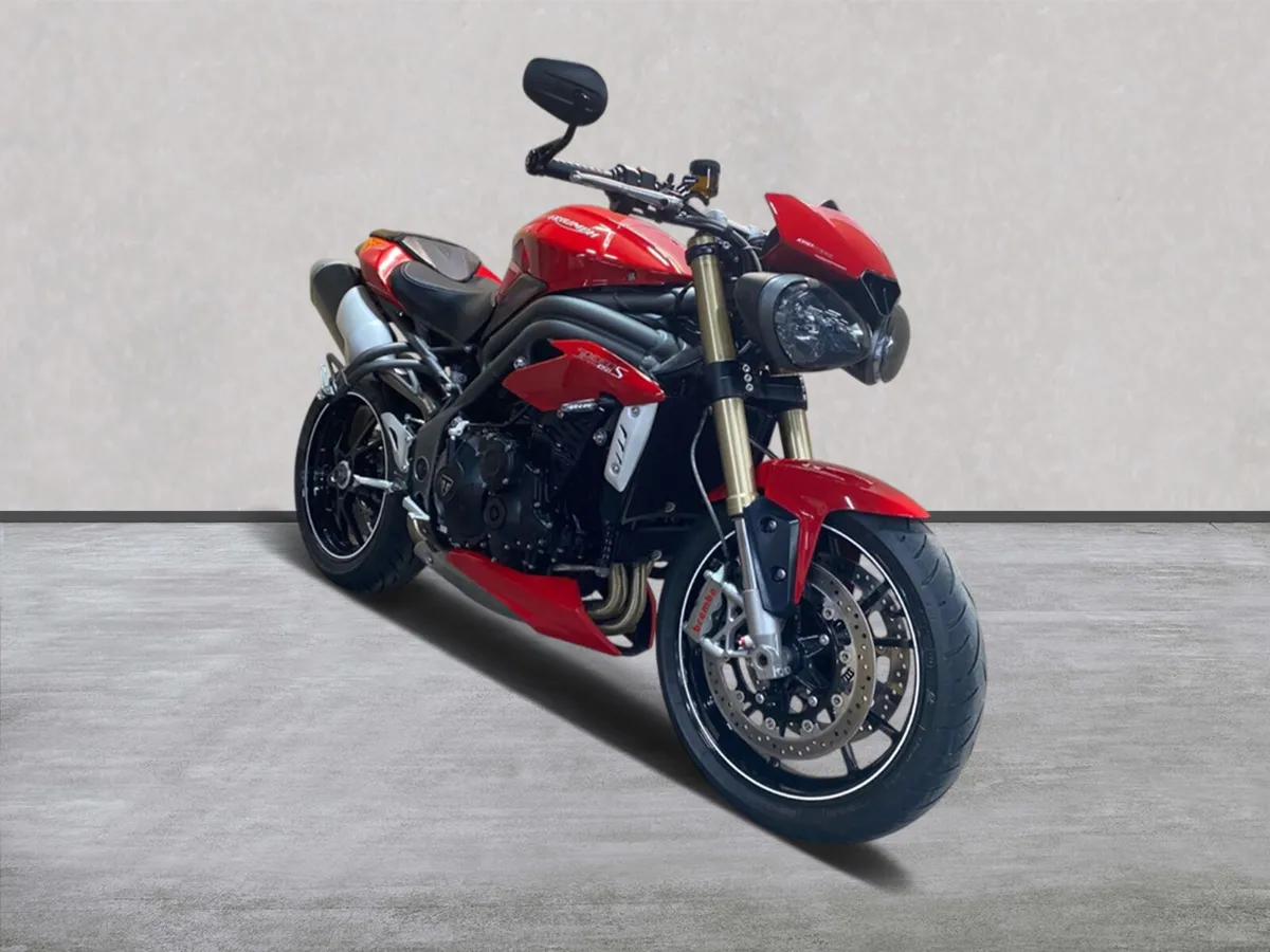 Triumph Speed Triple S 1050 with Extras/Low Miles - Image 3