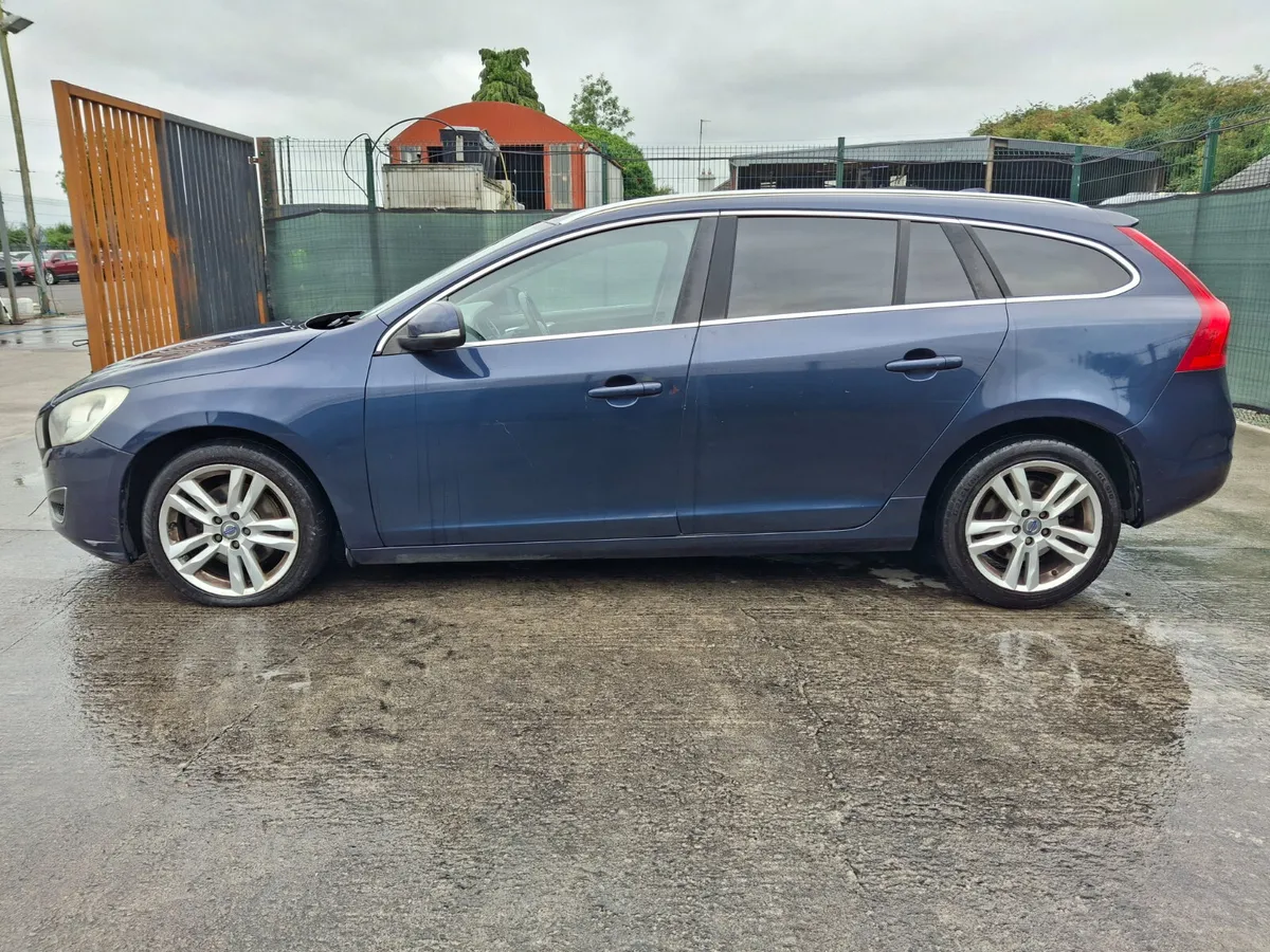 2012 Volvo V60 D3  2.0 Diesel  Luxury - Image 3