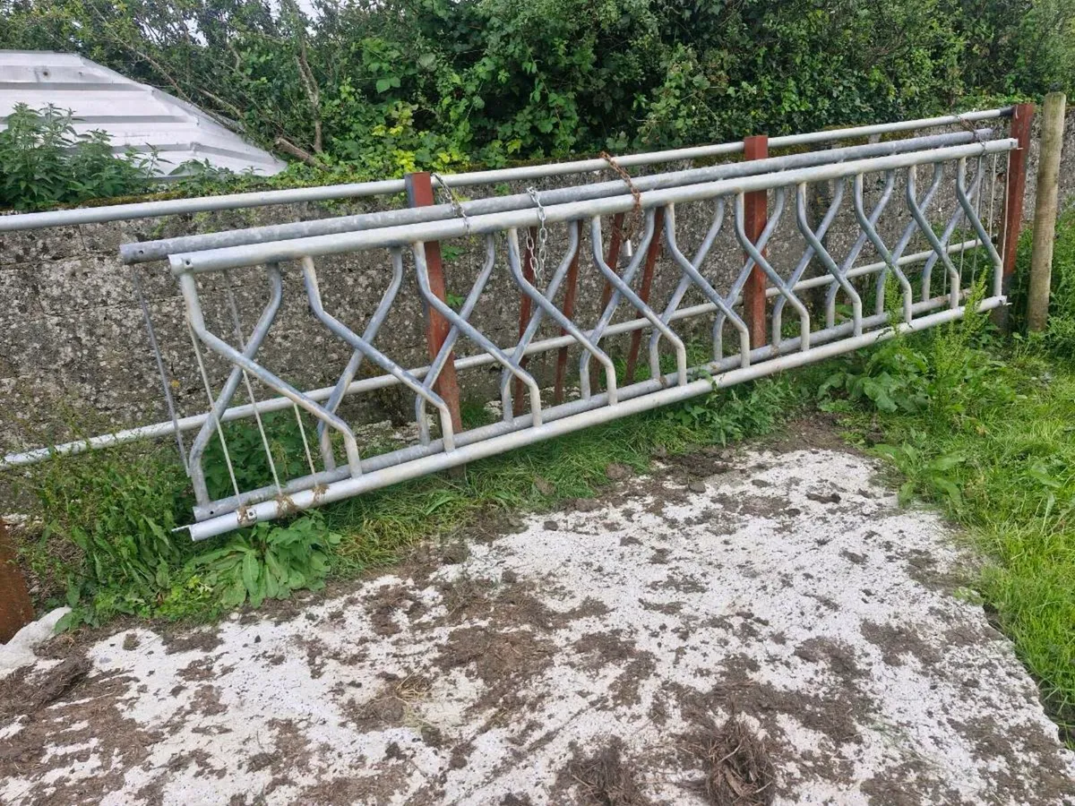 Feed barrier - Image 1