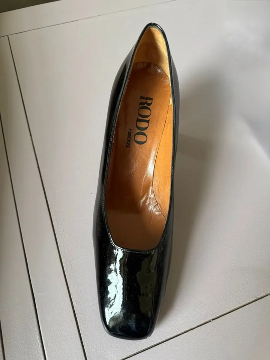 NEW Ultimate Chic Italian Leather Black Patent Shoes. RODO 60 euro ONO  Size 40.5 - Image 1