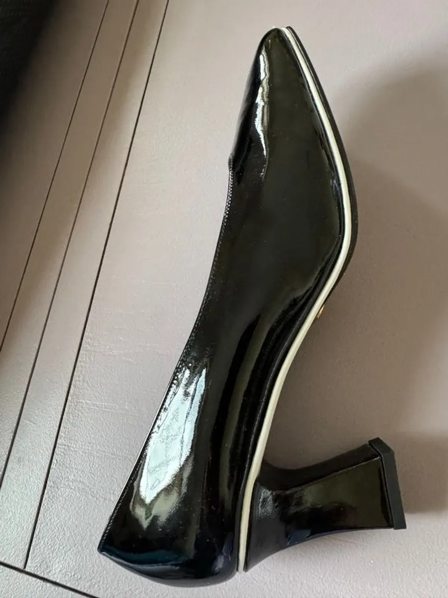 NEW Ultimate Chic Italian Leather Black Patent Shoes. RODO 60 euro ONO  Size 40.5 - Image 2