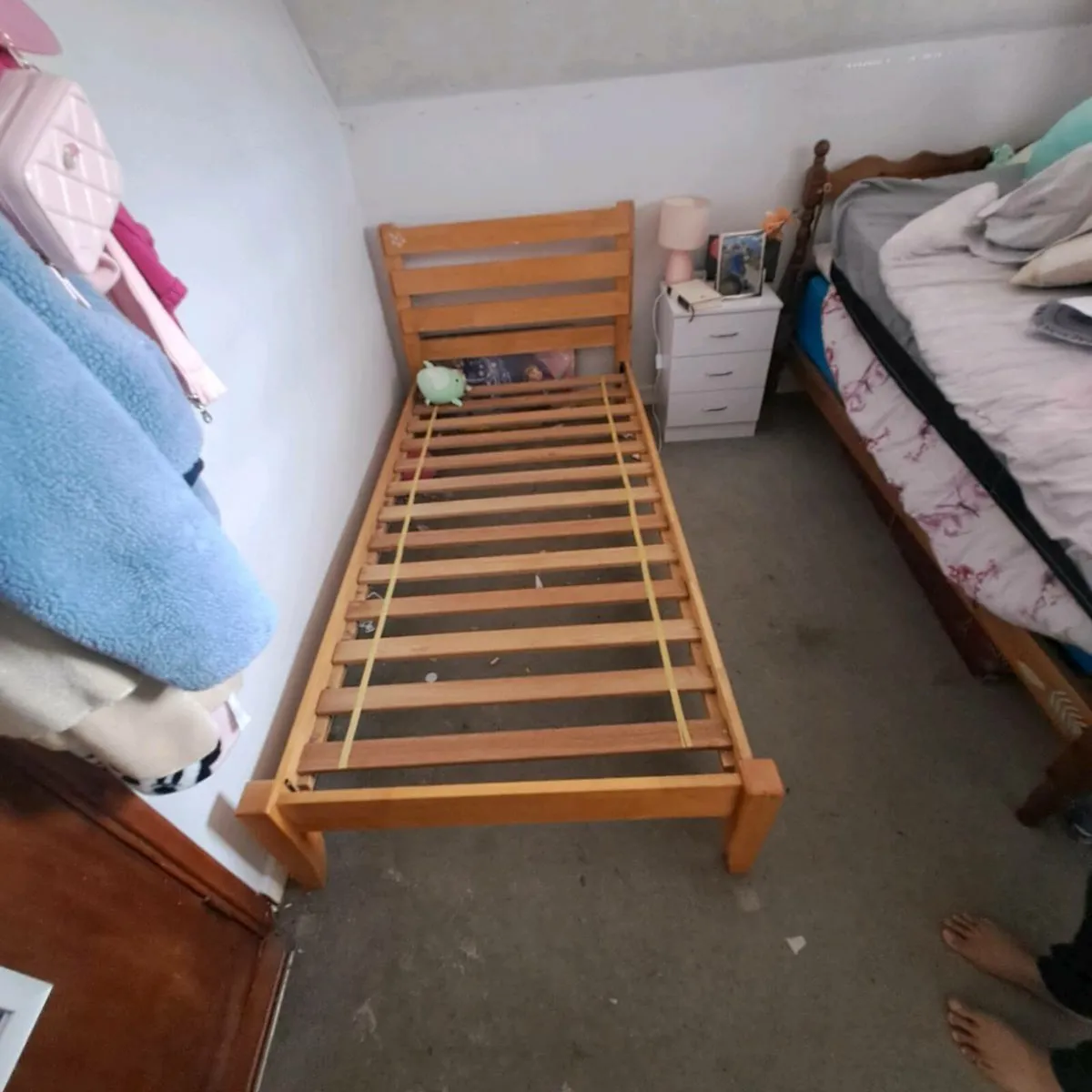 2 single beds - Image 3