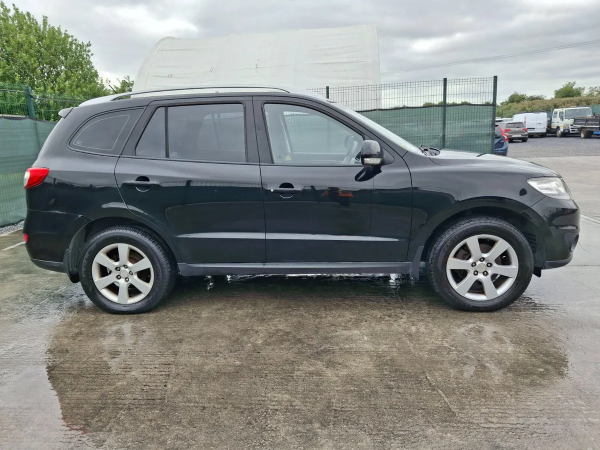 2011 Hyundai Santa Fe 7 seater - Image 1