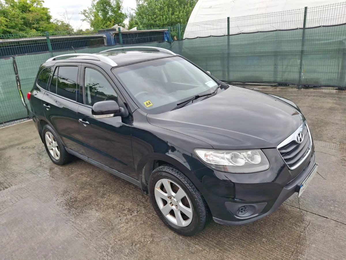 2011 Hyundai Santa Fe 7 seater - Image 2