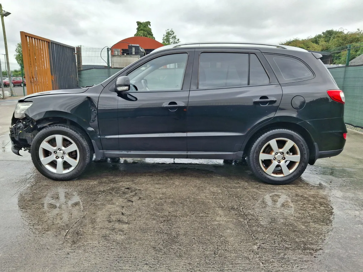 2011 Hyundai Santa Fe 7 seater - Image 3