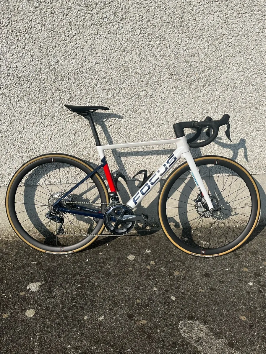 Focus Izalco Max Disc 52cm Ultegra DI2 - Image 1
