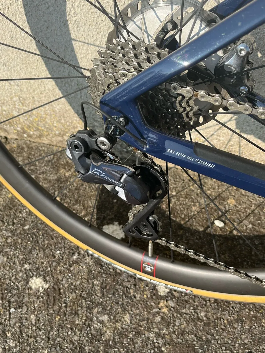 Focus Izalco Max Disc 52cm Ultegra DI2 - Image 2