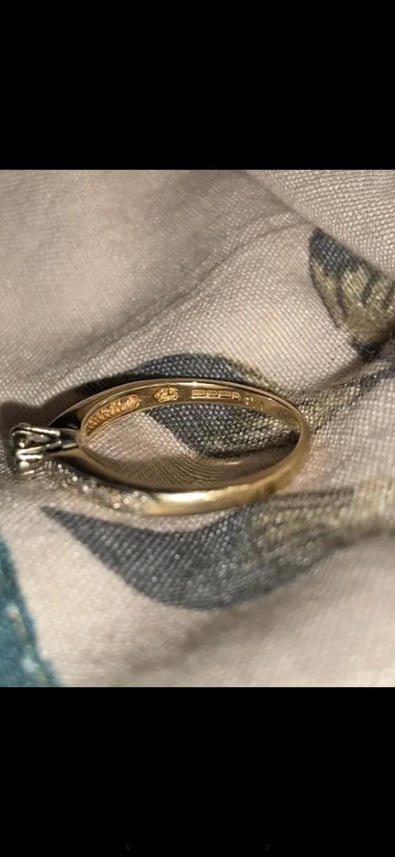9ct gold ring 0.25 cts diamond - Image 1