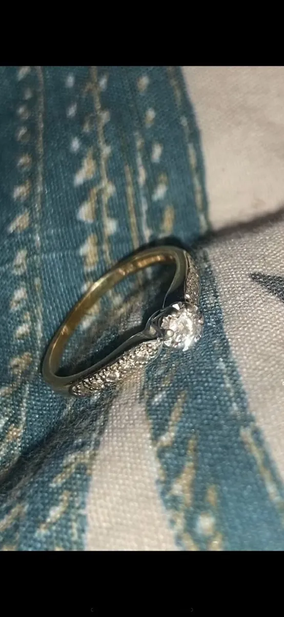 9ct gold ring 0.25 cts diamond - Image 2