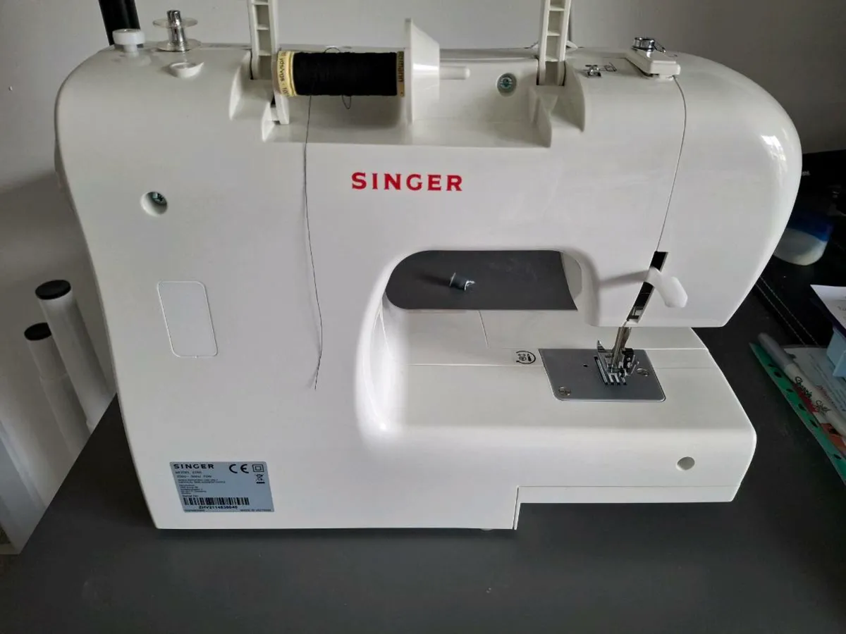 Singer Tradition 2250 Swing Machine - Image 3