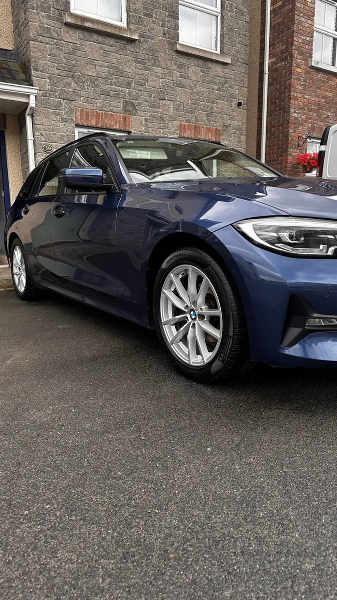 BMW 318D Blue Automatic Estate, Fully Serviced - Image 3