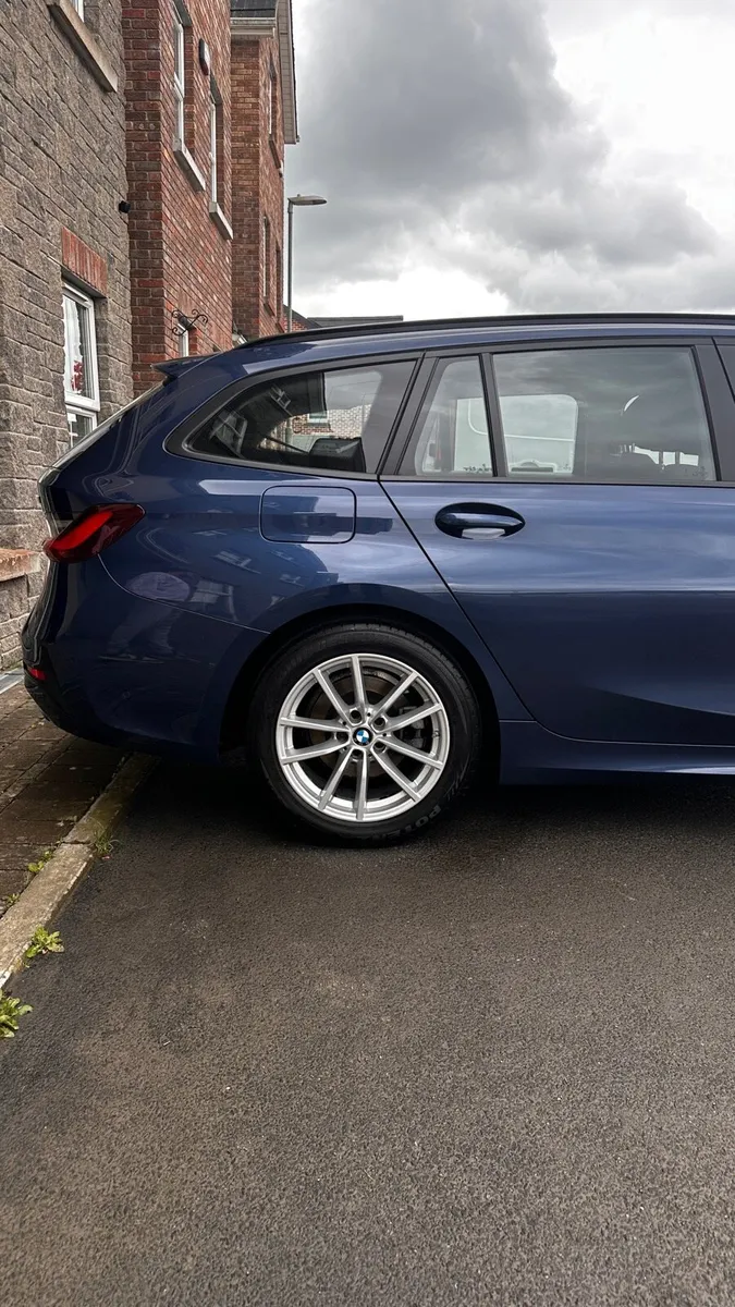 BMW 318D Blue Automatic Estate, Fully Serviced - Image 4