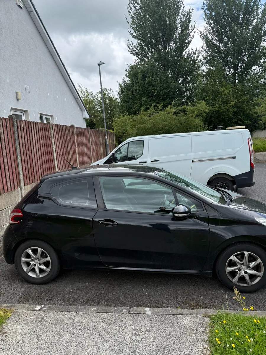 Peugote 208 - Image 2