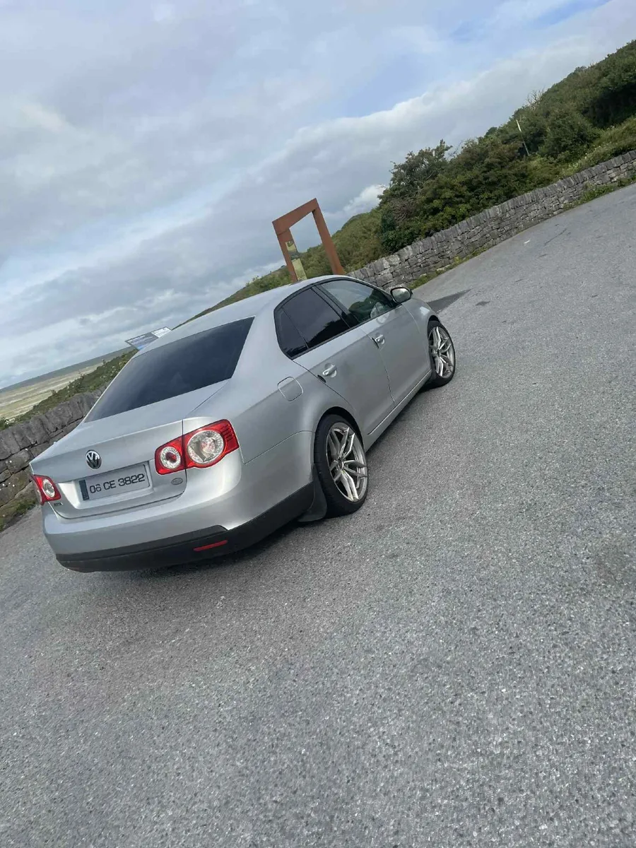 Volkswagen Jetta 2006 - Image 2