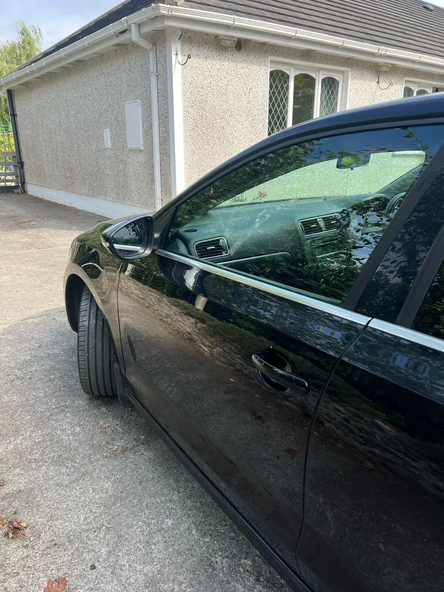 VW Jetta 2012 - Image 2