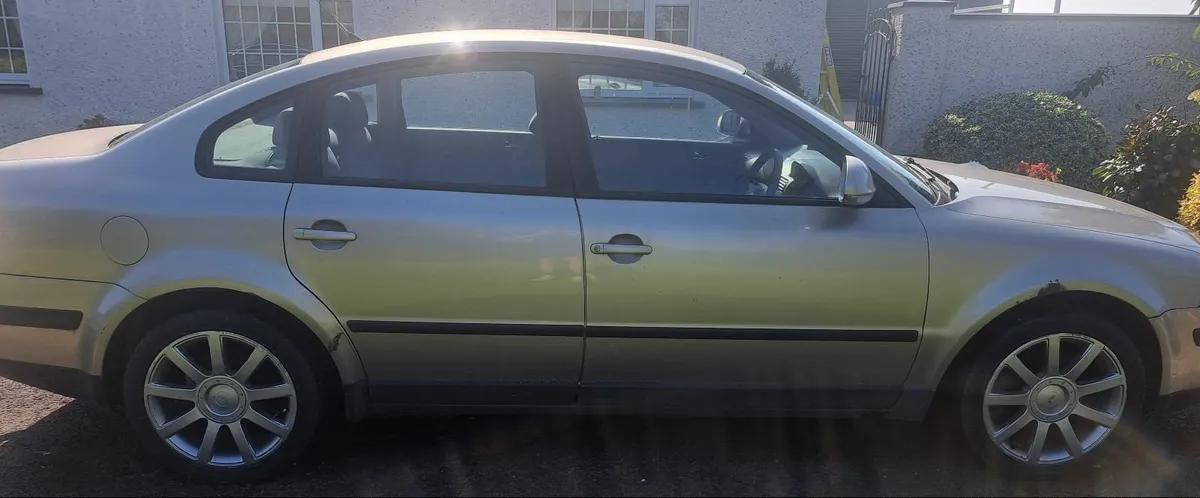 Volkswagen Passat 2004 - Image 1