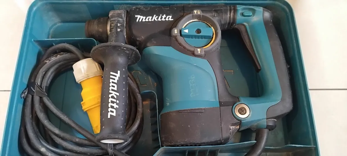 Makita HR2811F Sds+ 3 Mode 110v - Image 1
