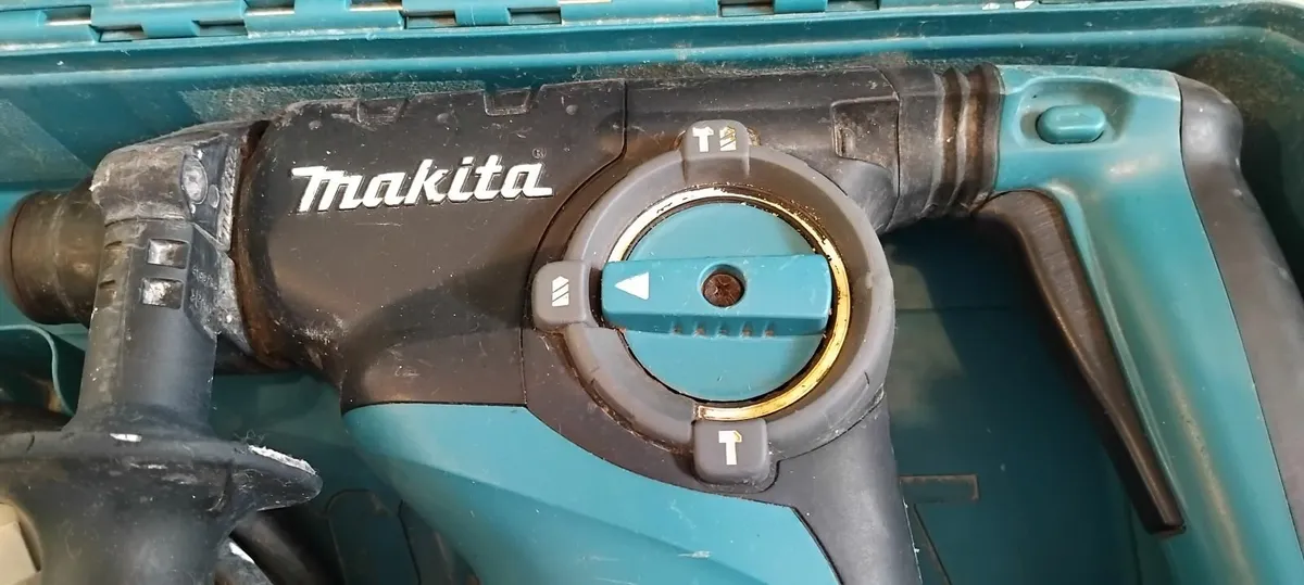 Makita HR2811F Sds+ 3 Mode 110v - Image 3