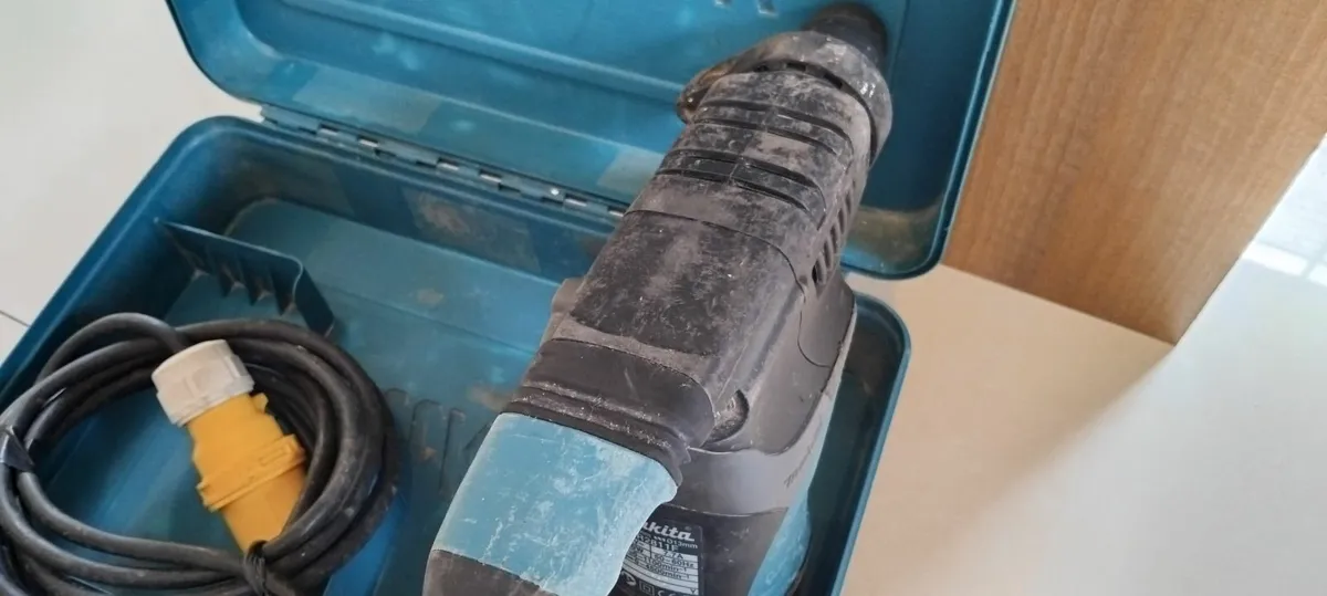 Makita HR2811F Sds+ 3 Mode 110v - Image 4