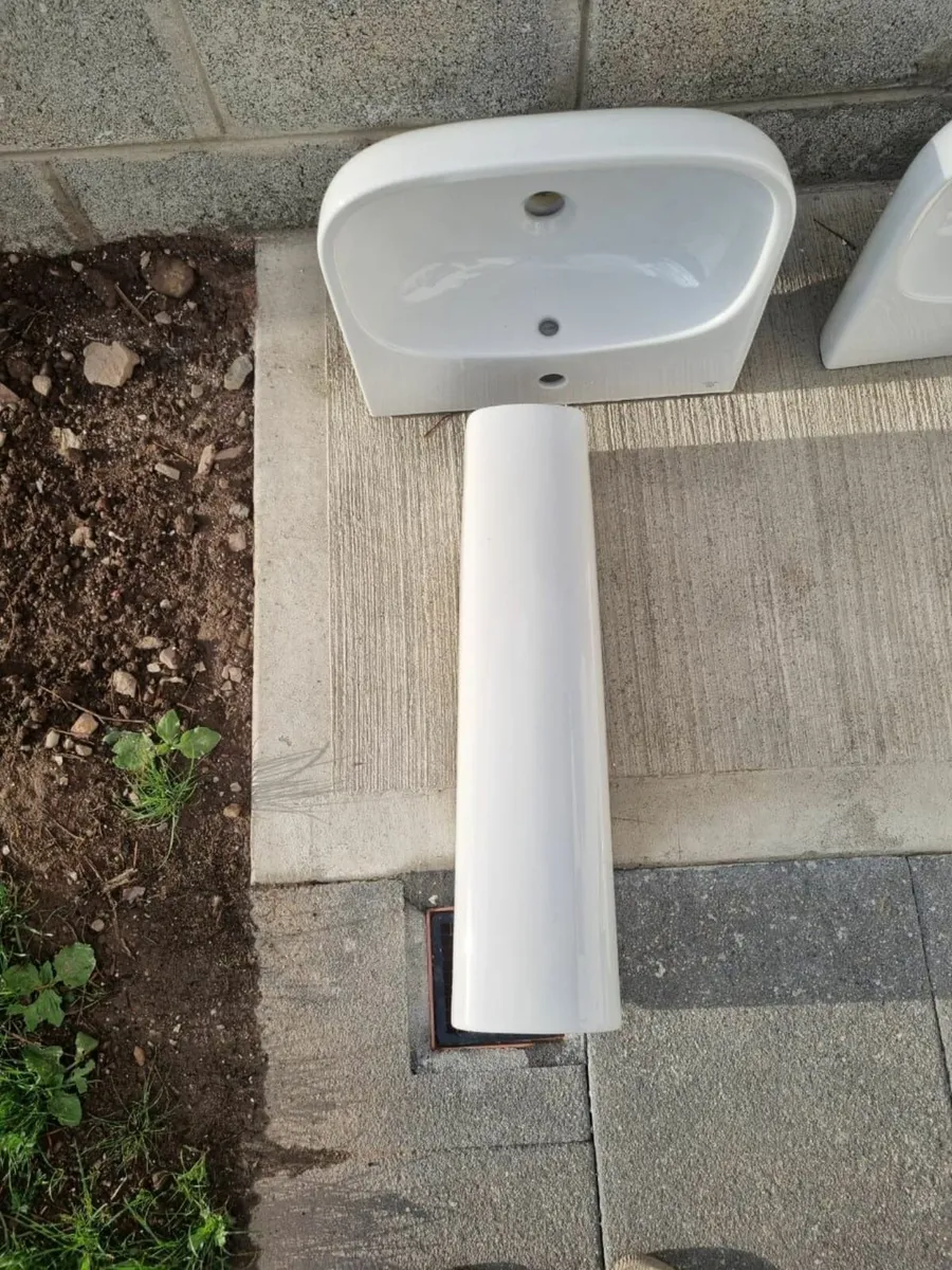 Basin and Pedestal - Image 2