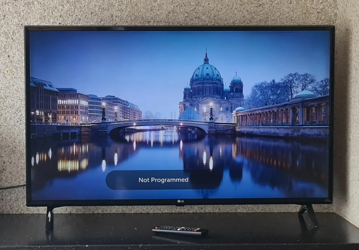 LG 43UJ635V 43" 4K UHD Smart LED TV - Image 1