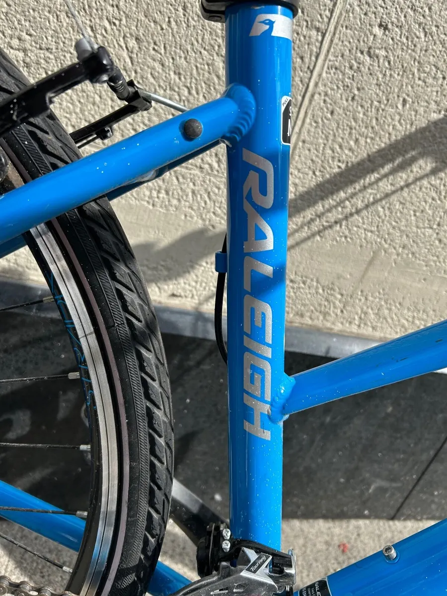 2 Raleigh Strada Bicycles for Sale as new - Image 4