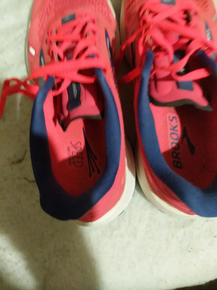 Brooks ladies runners size 7 - Image 3