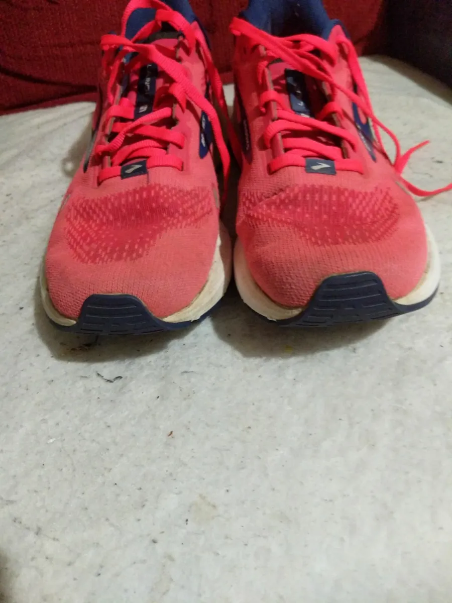 Brooks ladies runners size 7 - Image 4