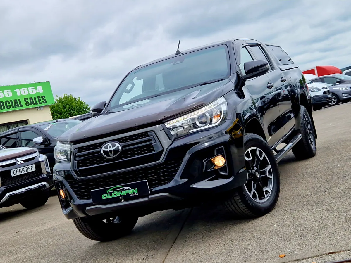 192 TOYOTA HILUX INVINCIBLE X CREWCAB - Image 3
