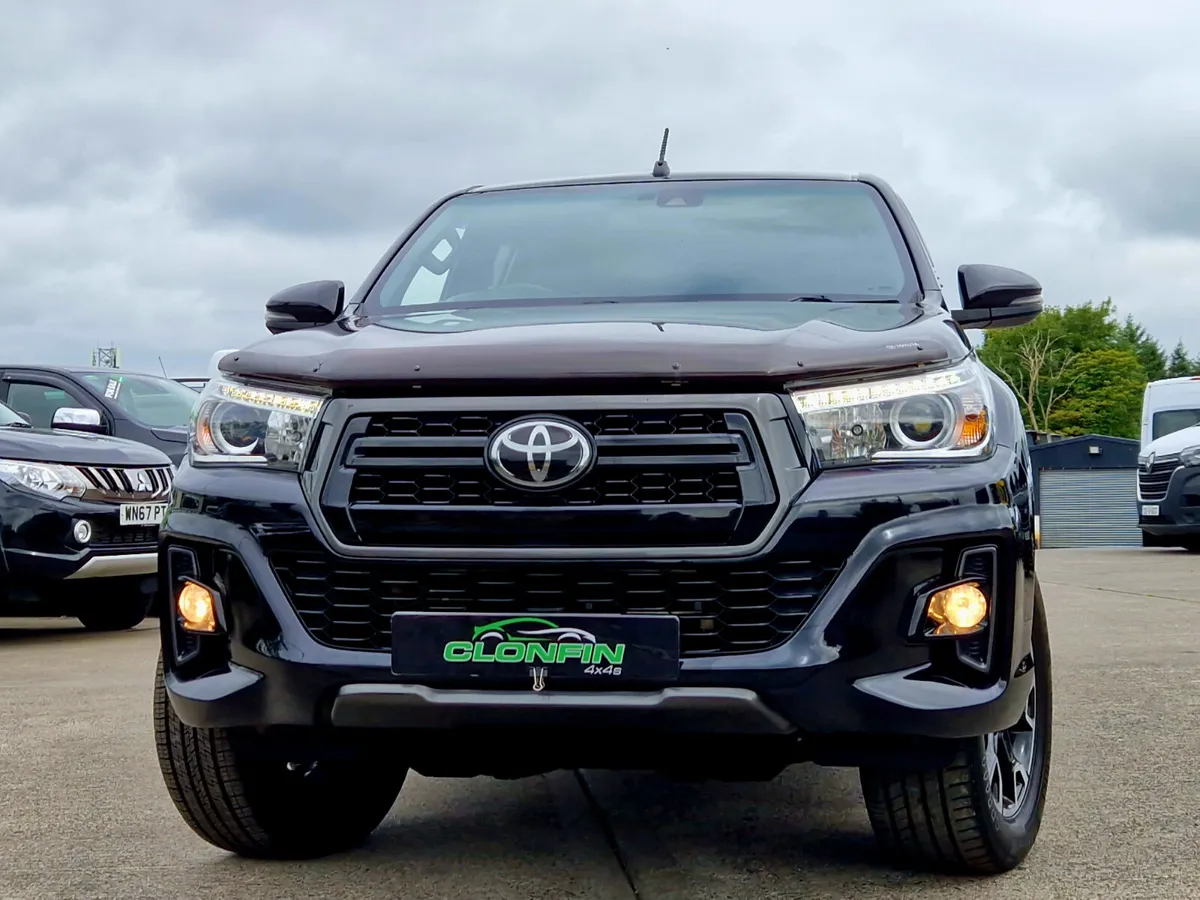 192 TOYOTA HILUX INVINCIBLE X CREWCAB - Image 2