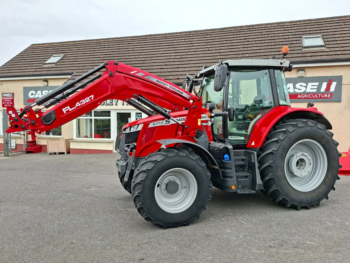 2022 MASSEY FERGUSON 6714S & LOADER - Image 3
