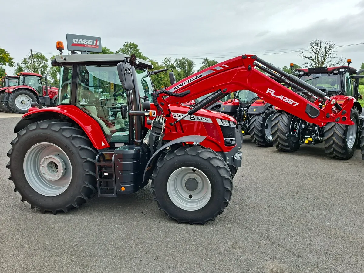 2022 MASSEY FERGUSON 6714S & LOADER - Image 4