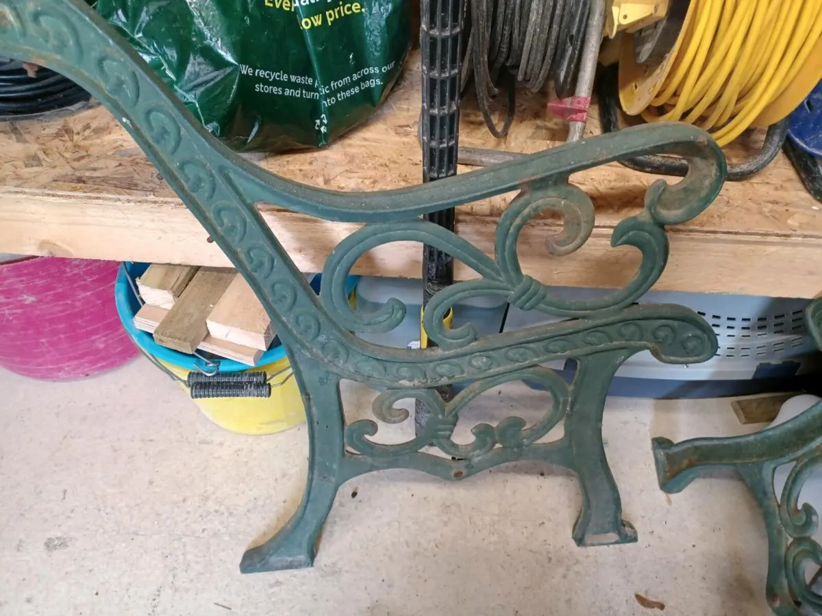 Cast iron bench - Image 1