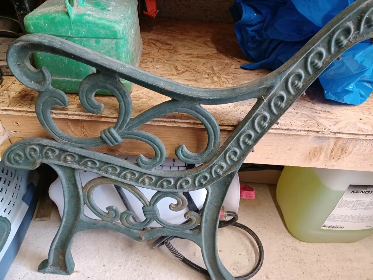 Cast iron bench - Image 2
