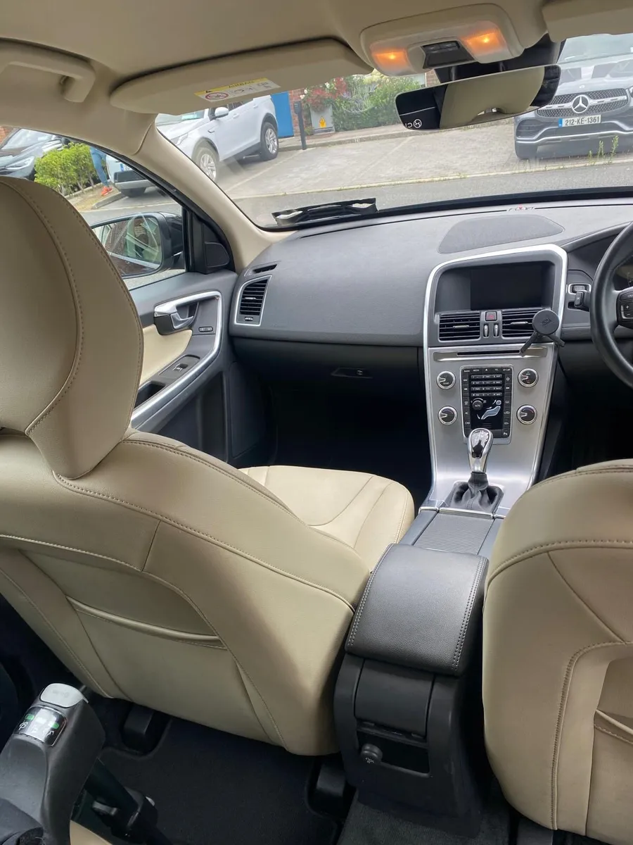 2016 Volvo XC60 D4 FWD - Low Mileage - Image 3