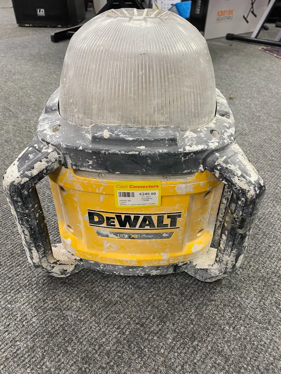 Dewalt DCL074 Light + 6Ah Battery + Charger - Image 2