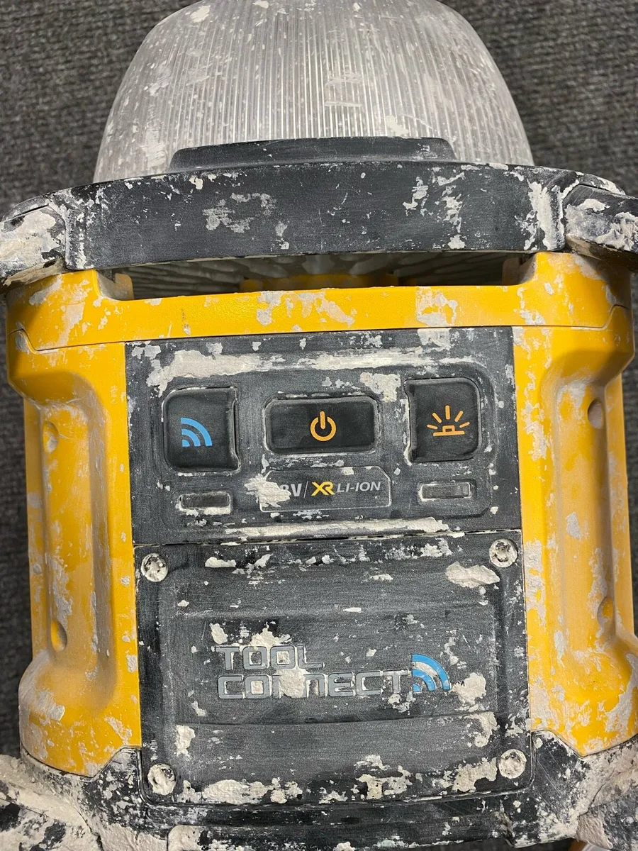 Dewalt DCL074 Light + 6Ah Battery + Charger - Image 4