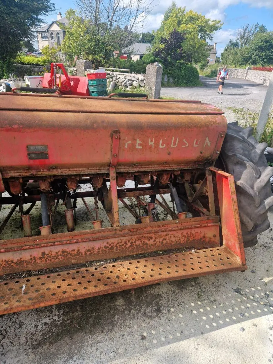 Seed drill - Image 1