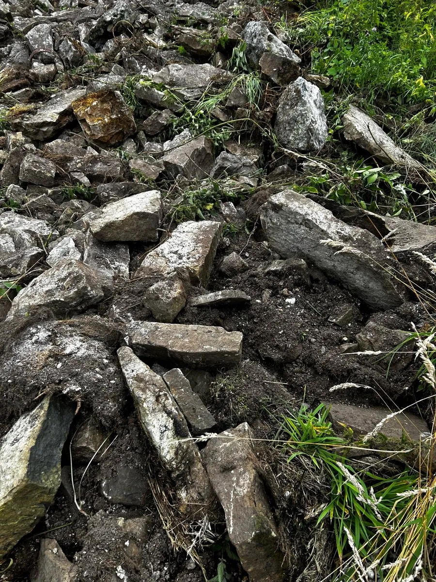 Cut stone - Image 1