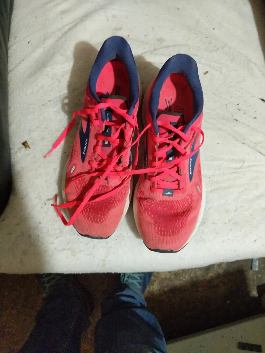 Brooks ladies runners size 7 - Image 1